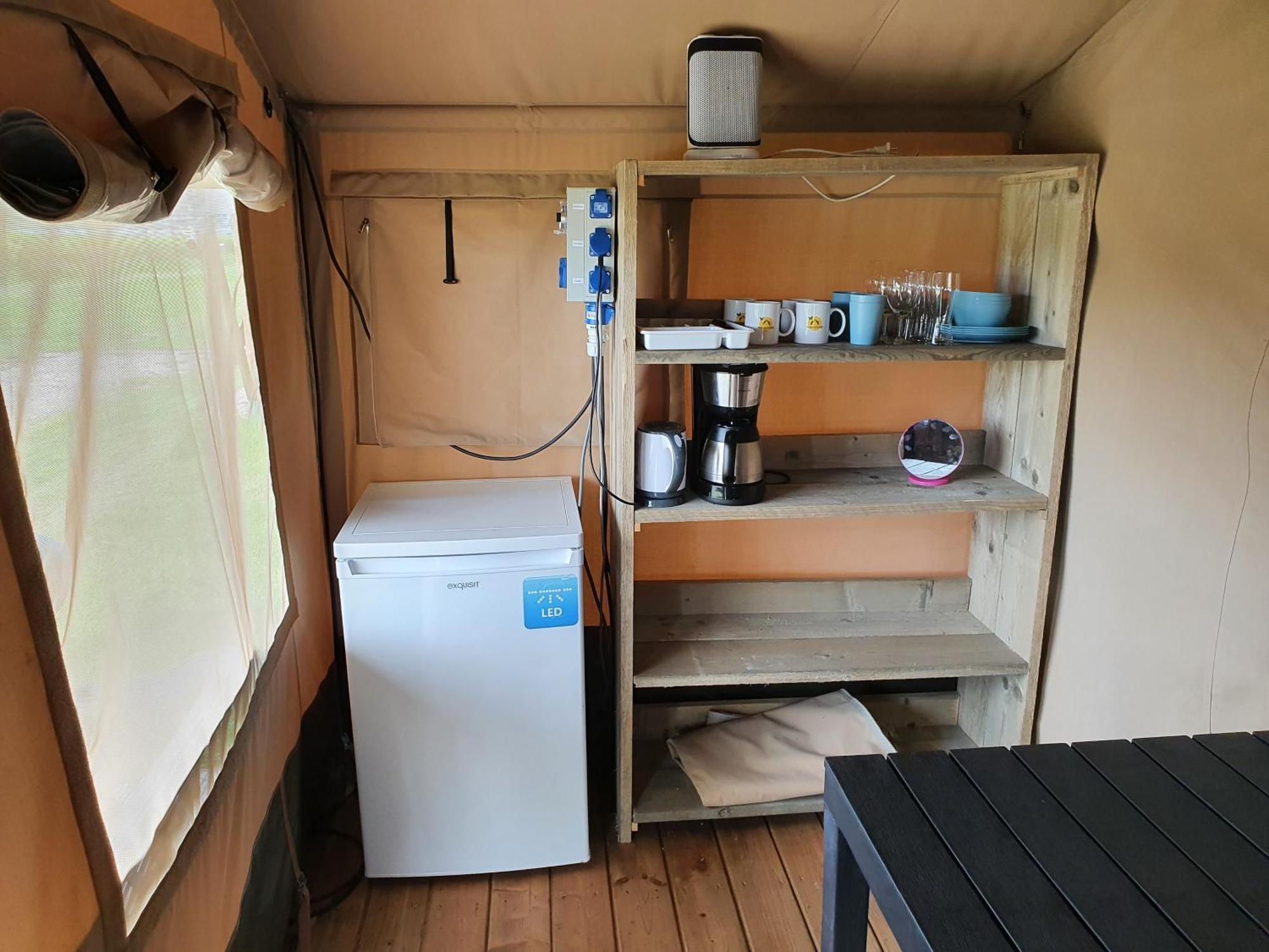 Camping De Oude Rijn Ter Aar Стая снимка